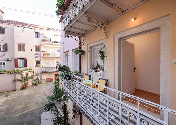 Viva - 2 Bedroom In Centar 扎达尔